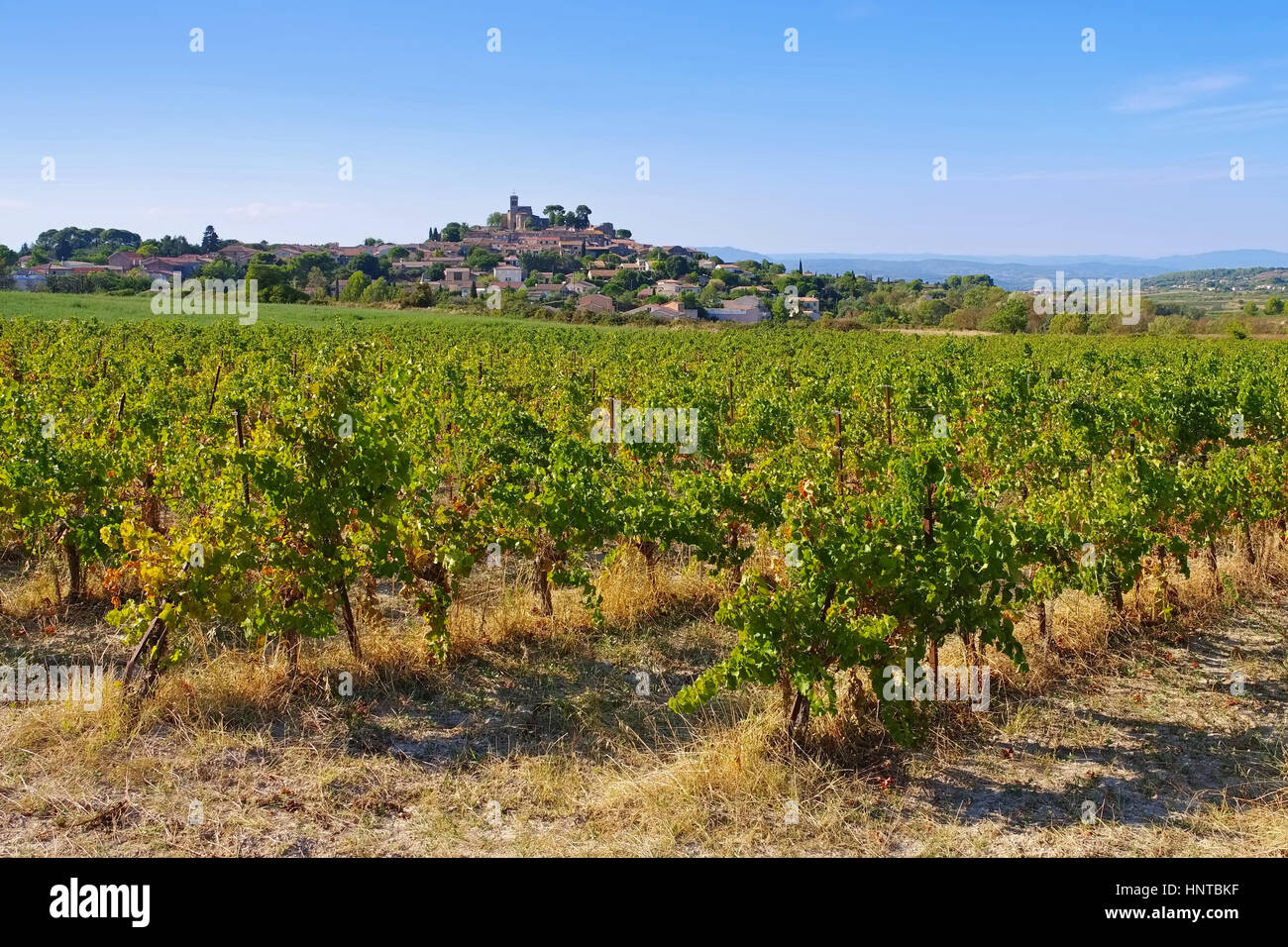 Saint-Pons-de-Mauchiens-Saint-Pons-de-Mauchiens eine Stadt in Südfrankreich, Languedoc-Roussillon Stockfoto
