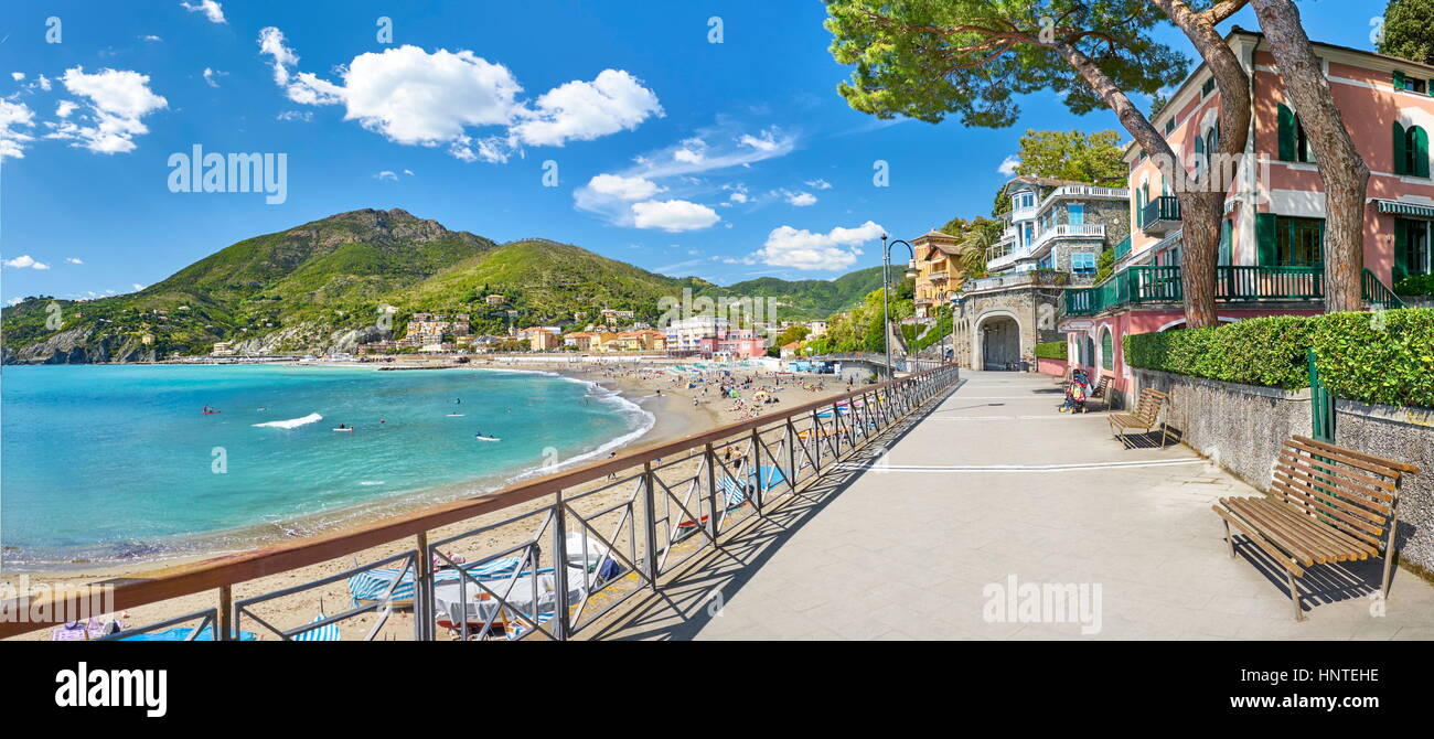 Promenade am Strand Levanto Riviera de Levanto, Cinque Terre, Ligurien, Italien Stockfoto
