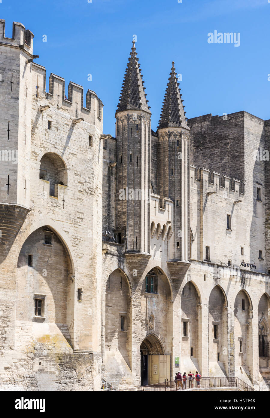 Gotischen Zwillingstürme des neuen Palais, Palast der Päpste, Schlossplatz, Avignon, France Stockfoto Gotischen Zwillingstürme des neuen Palais, Palast der Päpste, Schlossplatz, Avignon, France Stockfoto