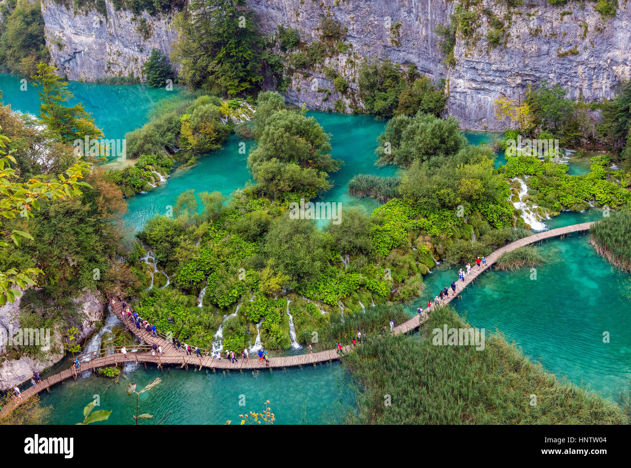 die-plitvicer-seen-in-kroatien-ein-naturparadies-momondo
