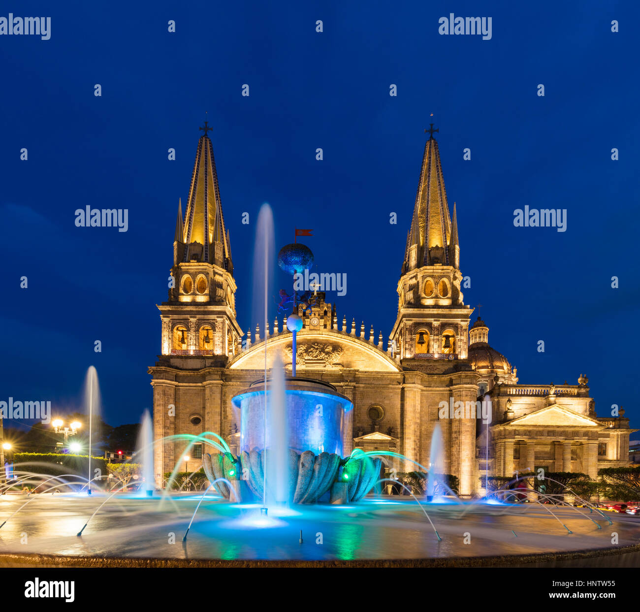 Stock Foto - kommunale Kathedrale von Guadalajara, Mexiko, Nachtaufnahme, beleuchteten, blauen Himmel Stockfoto