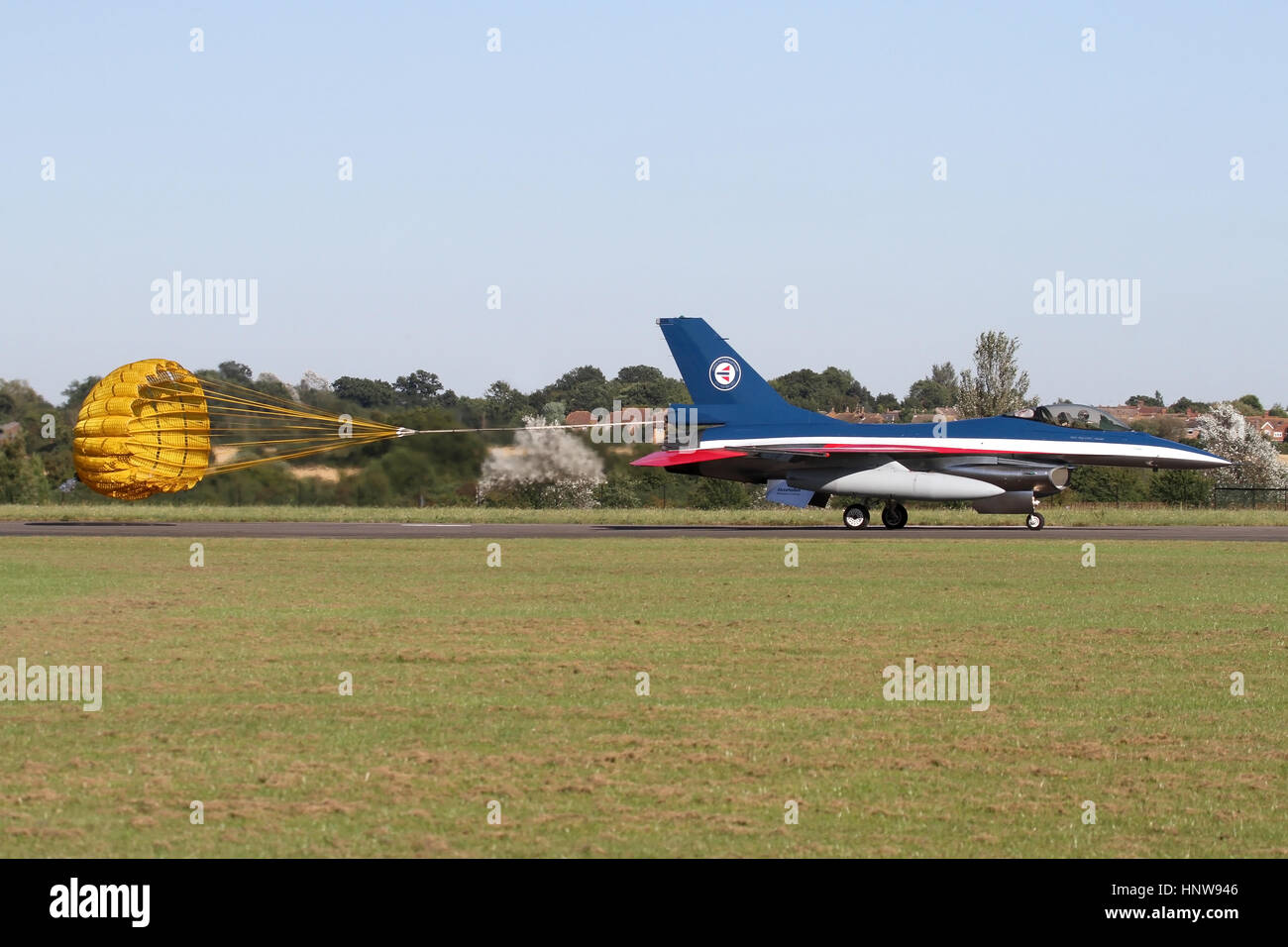 Die königliche norwegische Luftwaffe 100. Geburtstag gekennzeichnet f-16 bin landet auf dem North Weald in 2012 als Teil der Veteranen-Wiedervereinigung. Stockfoto