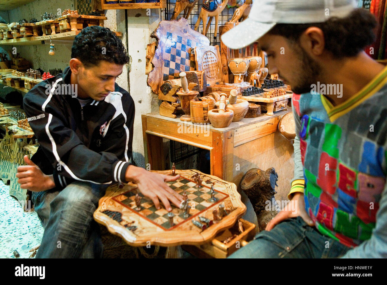 Tunez: Sousse.Medina.Souk.Sellers, die Schach spielen Stockfoto