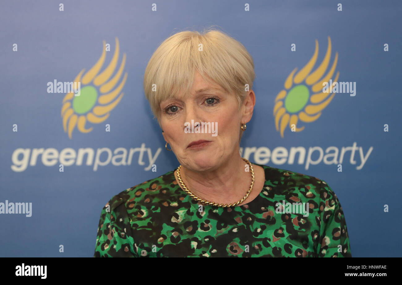 Ricky Bamford, Stuhl Person der grünen Partei im nördlichen Irland, bei der Vorstellung in Belfast das Parteiprogramm für die Wahlen zur Nationalversammlung am Anfang März. Stockfoto