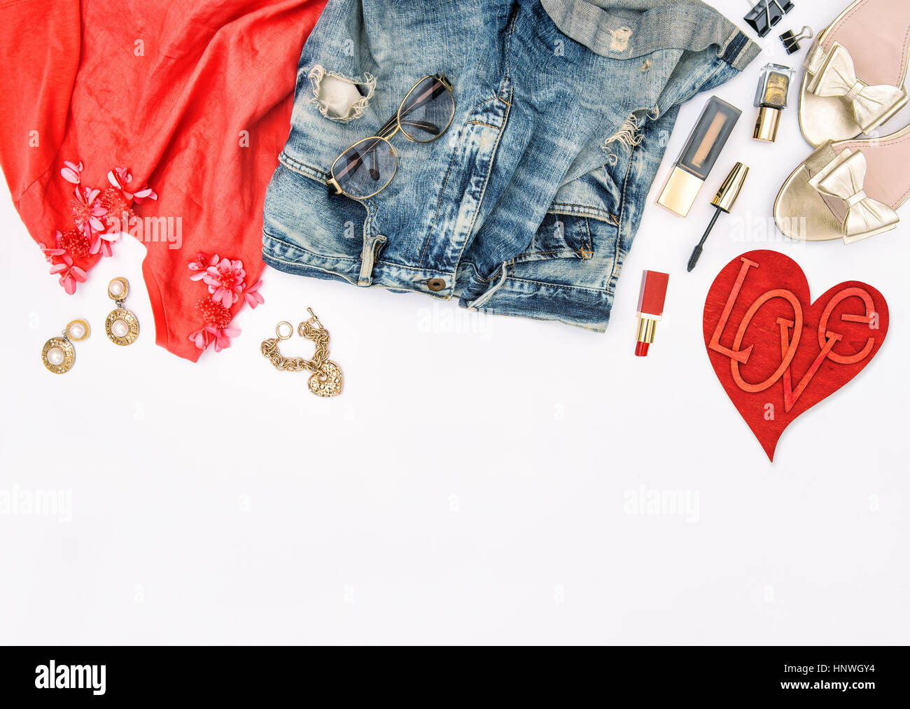 Valentinstag-Konzept. Mode, Accessoires, Kosmetik, Schmuck, Schuhe. Held-Header für feminine Website, Blogger, social-media Stockfoto
