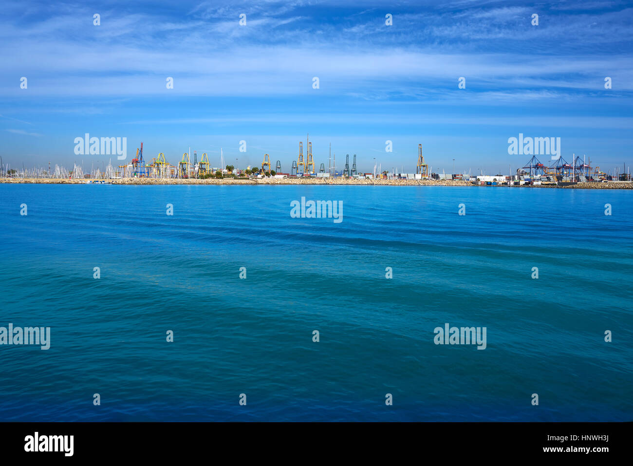 Valencia-Hafen und Marina-Blick vom Pinedo in Spanien Stockfoto