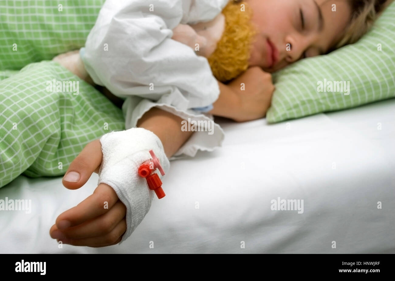 Model Release, Junge, 10 Jahre, Im Kinderspital - Kind im Kinderspital Stockfoto