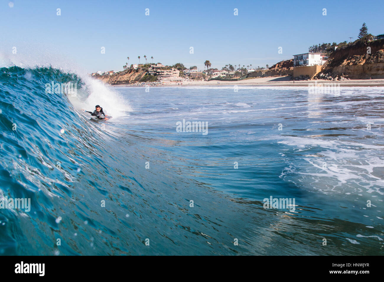 Menschen Surfen im Meer, Encinitas, Kalifornien, USA Stockfoto