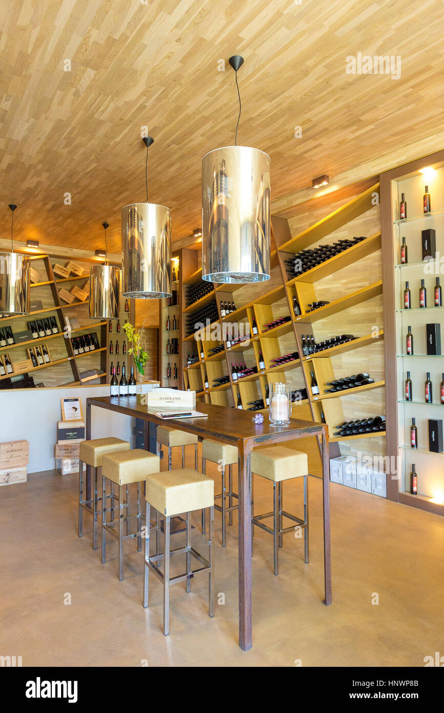 Jammern Sie Shop Damilano Weingut in La Morra in Barolo Bezirk, entlang der Weinstraße, Langhe Region Cuneo, Piemont, Italien Stockfoto