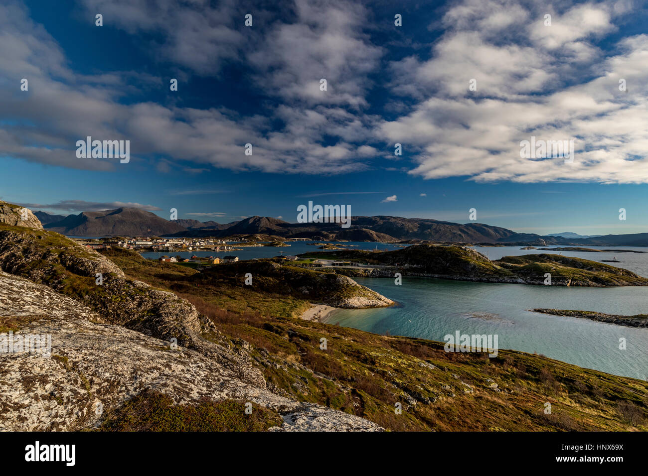 Blick auf Sommaroy Insel im Herbst, Arktis Norwegen Stockfoto