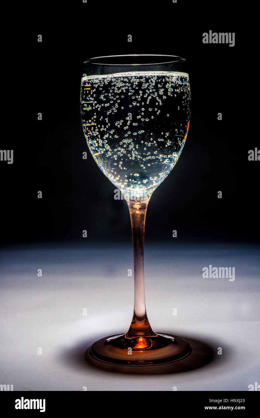klares Glas Mineralwasser Stockfoto