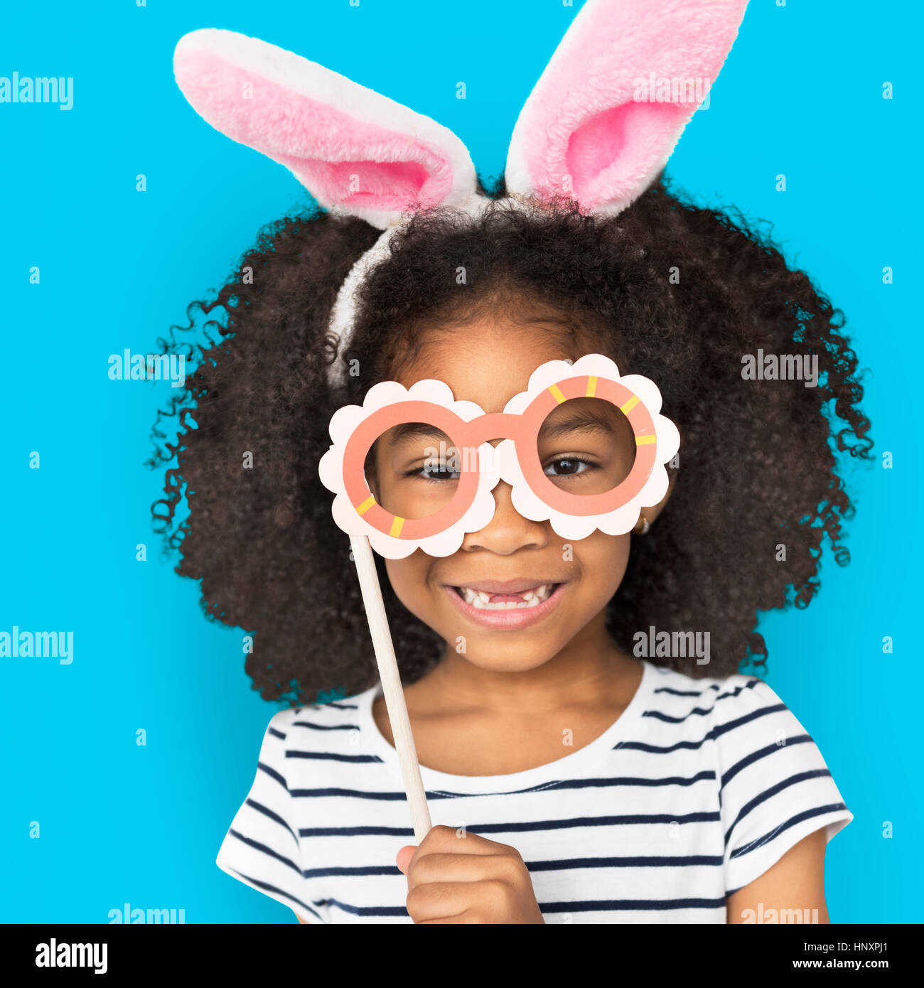 Afrikanischer Herkunft wenig Mädchen Bunny Ohren Konzept Stockfoto