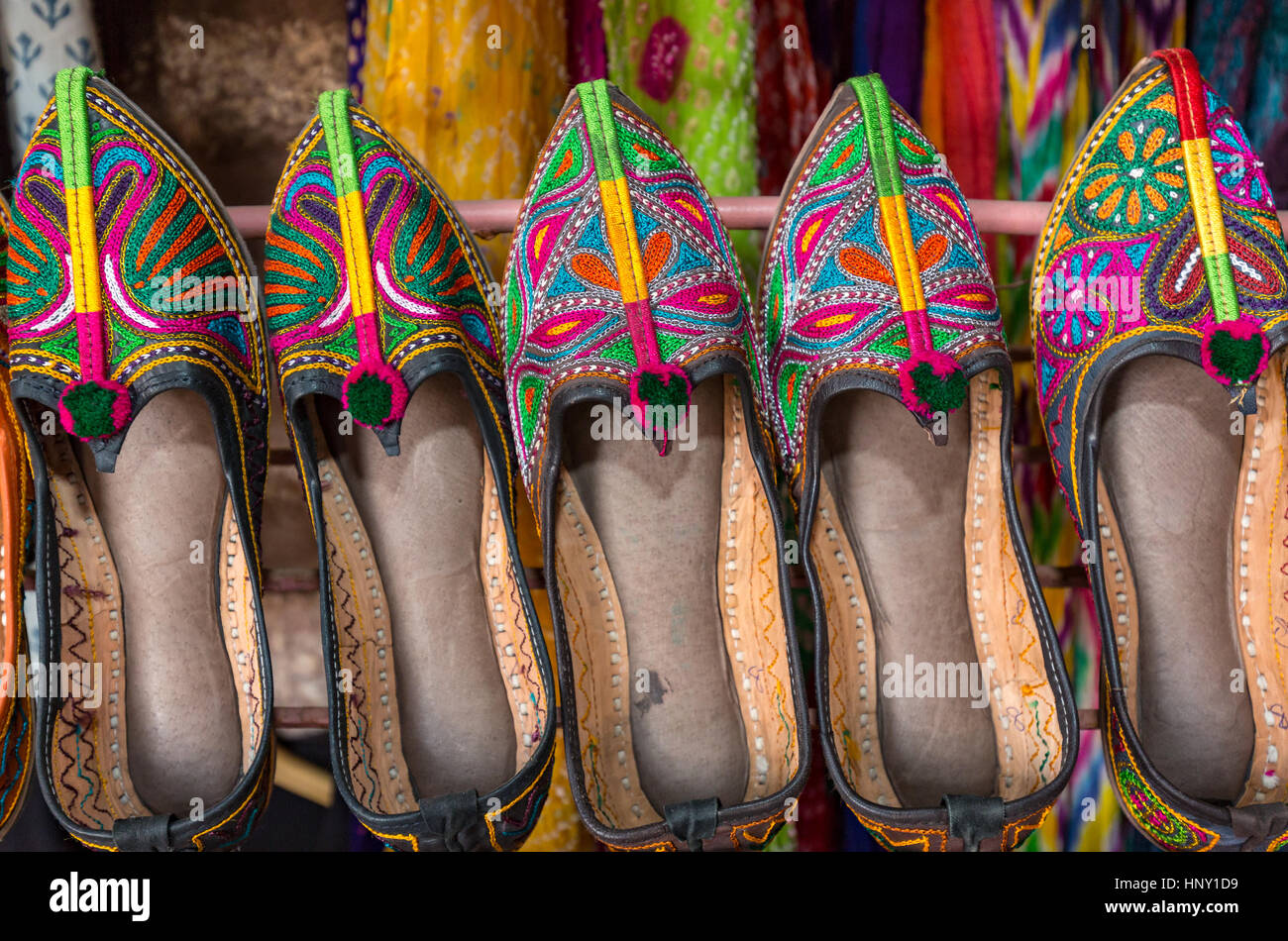 Bunten ethnischen Schuhe, Jodhpur, Rajasthan, Indien Stockfoto