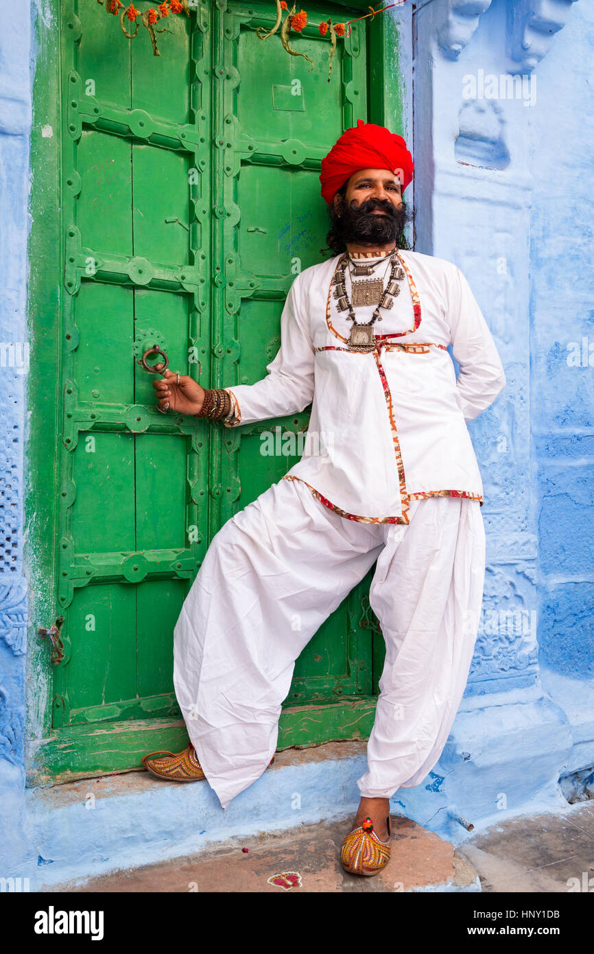 Mann aus Rajasthan in traditionelle indische Kleidung, Jodhpur, Rajasthan, Indien Stockfoto