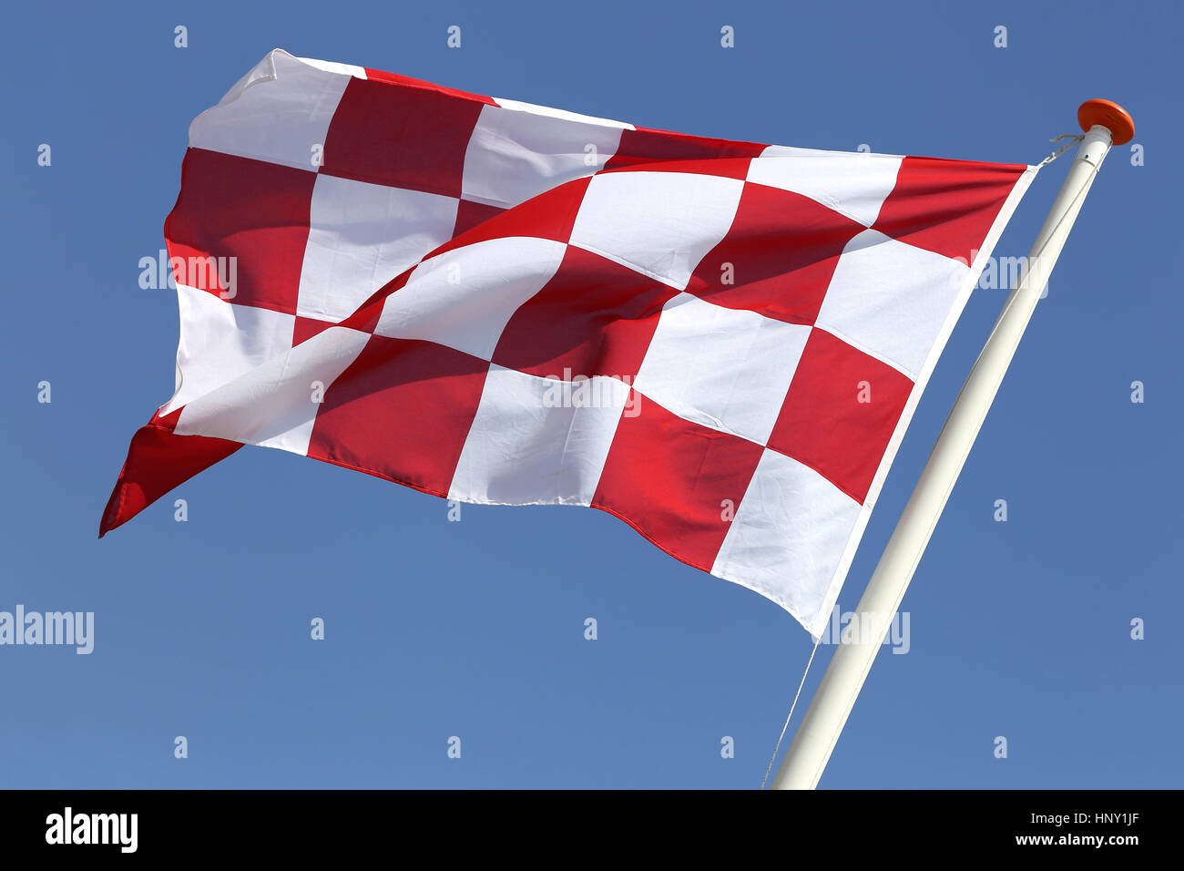 Flagge der niederländischen Provinz Noord-Brabant fliegen im wind Stockfoto