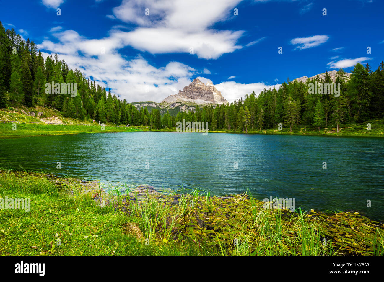 Blick auf Lago Antorno und The Tre Cime di Lavaredo in Dolomiten, Italien, Europa Stockfoto