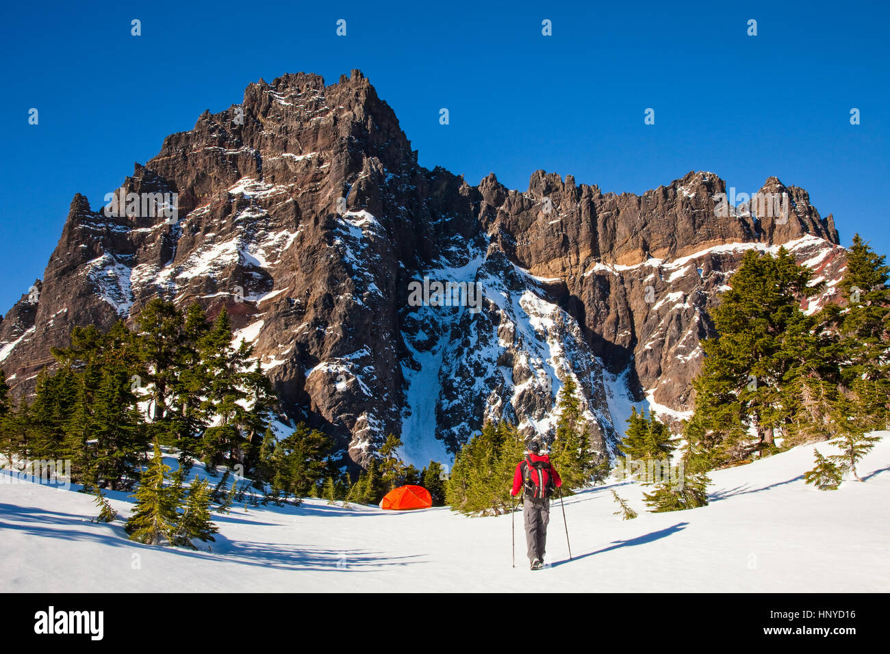 Camping am Fuße der drei Finger Jack Berg in der Nähe von Bend Oregon Schnee Stockfoto