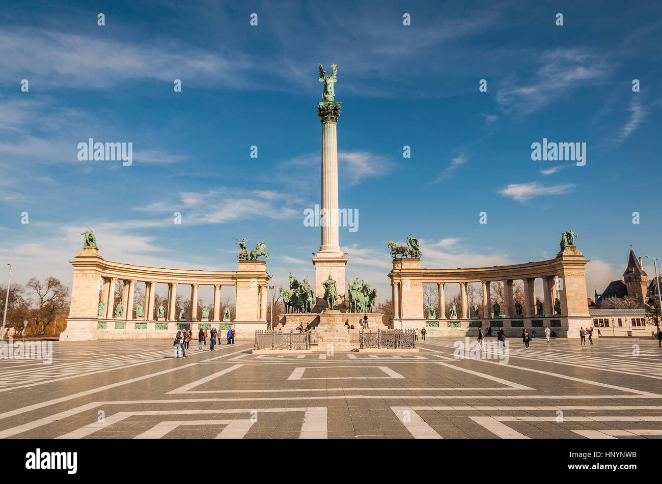 BUDAPEST, Ungarn - 22. Februar 2016: Milleniumsdenkmal auf dem Heldenplatz Square oder Hosok Tere gehört zu den wichtigsten Plätzen in Budapest, Ungarn. Stockfoto