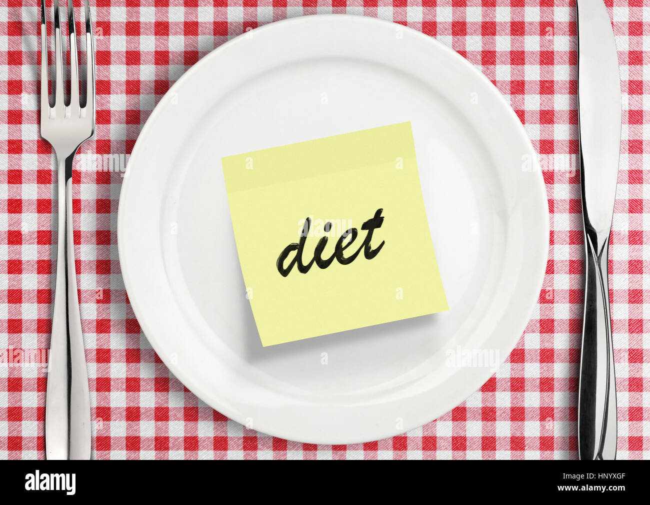 Tischdekoration mit Hinweis Aufkleber auf Platte, Diät-Konzept Stockfoto