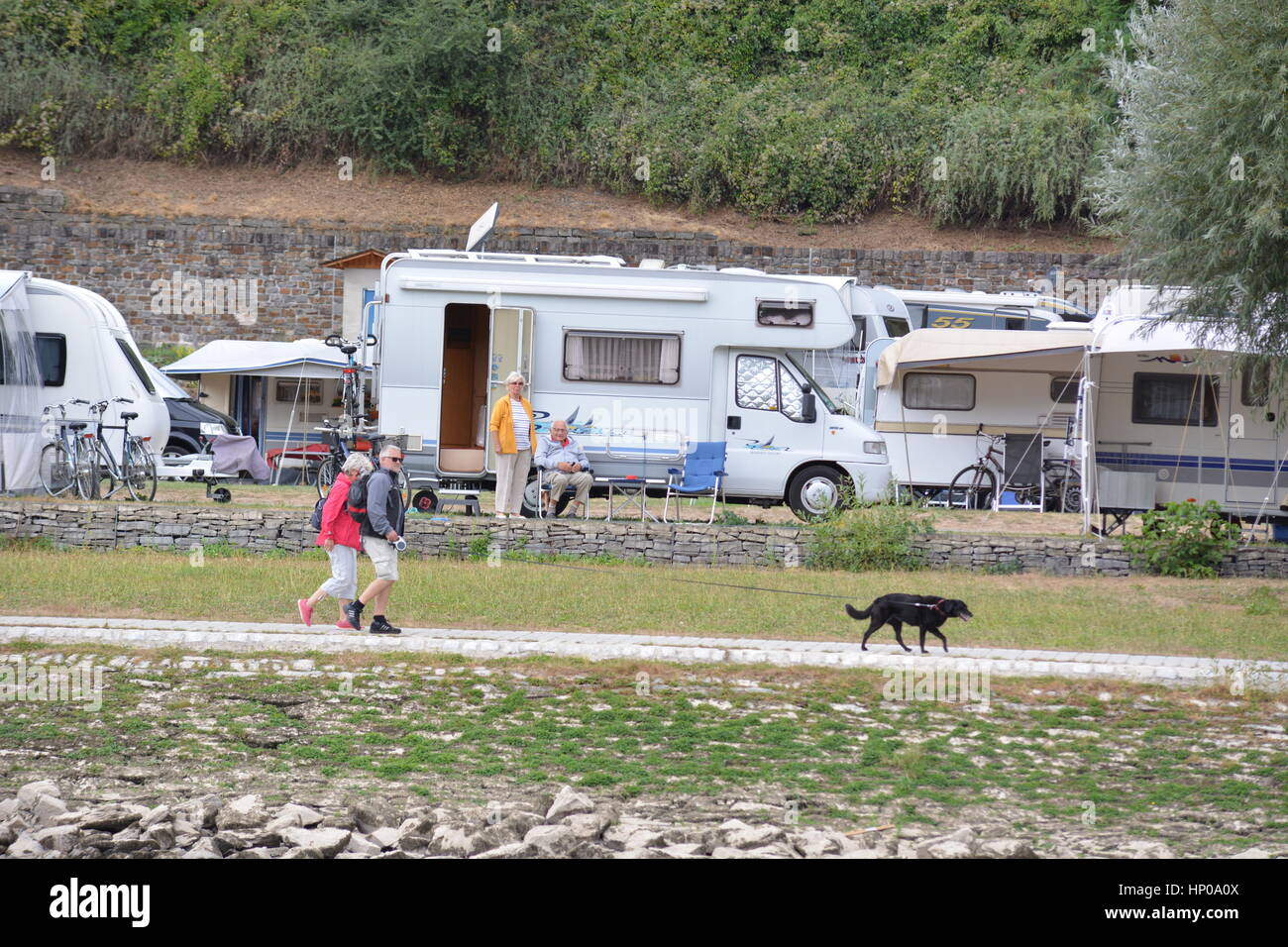 St. Goar, Deutschland - 16. September 2016 - Camper während ihres Urlaubs im Rheintal Stockfoto