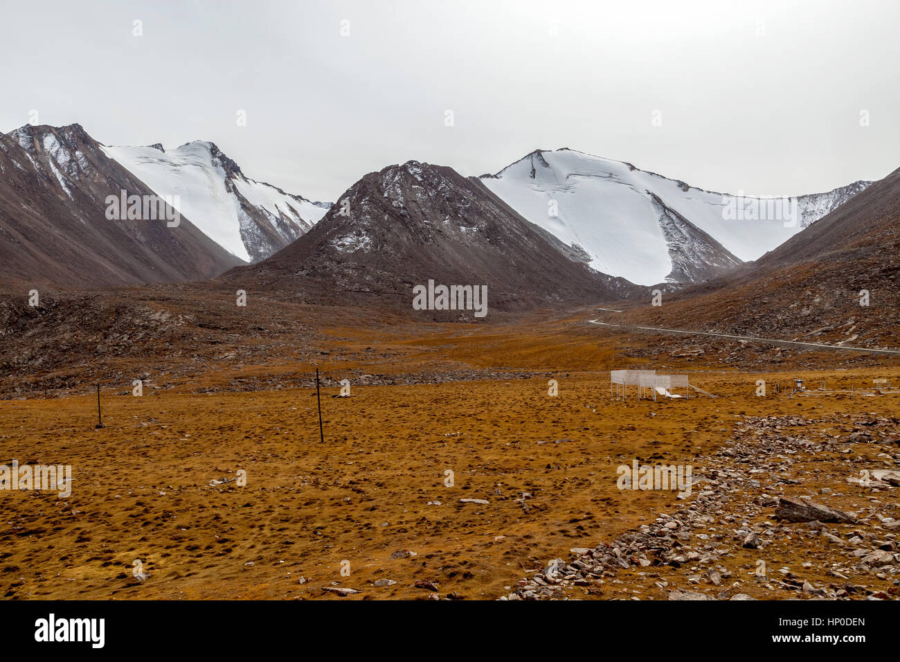 Tien-Shan-Berge in Herbstfarben, Autonome Region Xinjiang, China. Stockfoto