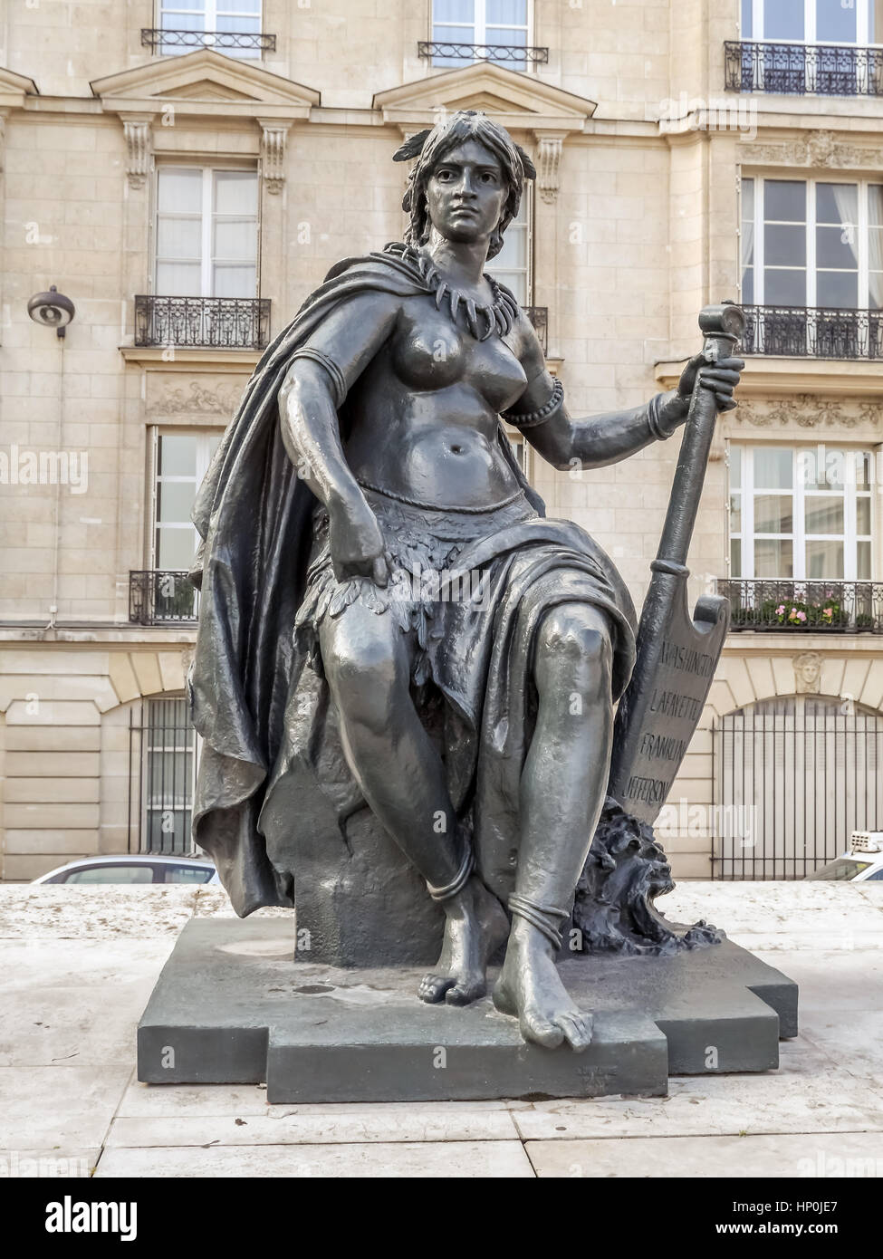 PARIS, Frankreich - 25. August 2013 - eine von sechs Statuen, die aus sechs Kontinenten - Nordamerika außerhalb d ' Orsay Museum, Paris, Frankreich Stockfoto