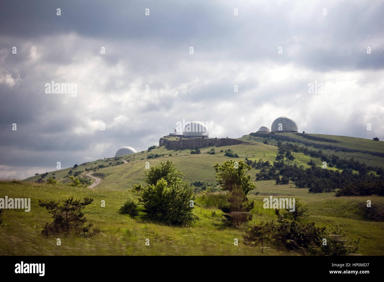 Landschaft mit der Krim Astrophysical Observatory in der Nähe der Stadt Jalta, Crimea Stockfoto