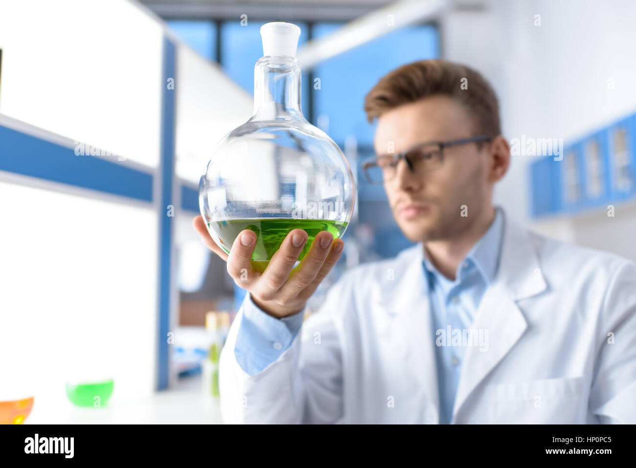 Laboratory tube -Fotos und -Bildmaterial in hoher Auflösung – Alamy
