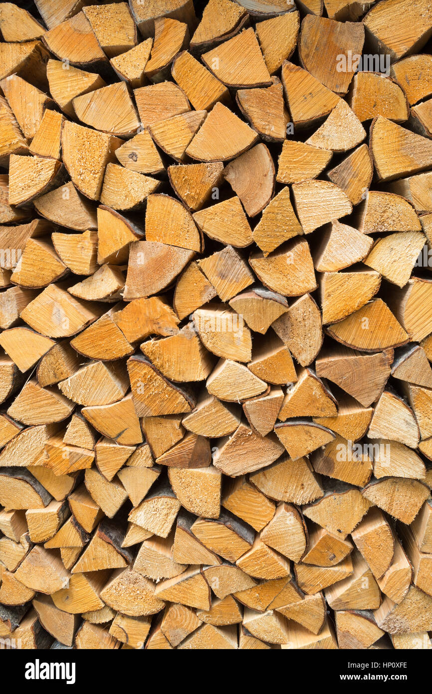 Brennholz - erfahrene Brennofen getrocknet Split meldet sich fein säuberlich gestapelt Hintergrund Stockfoto