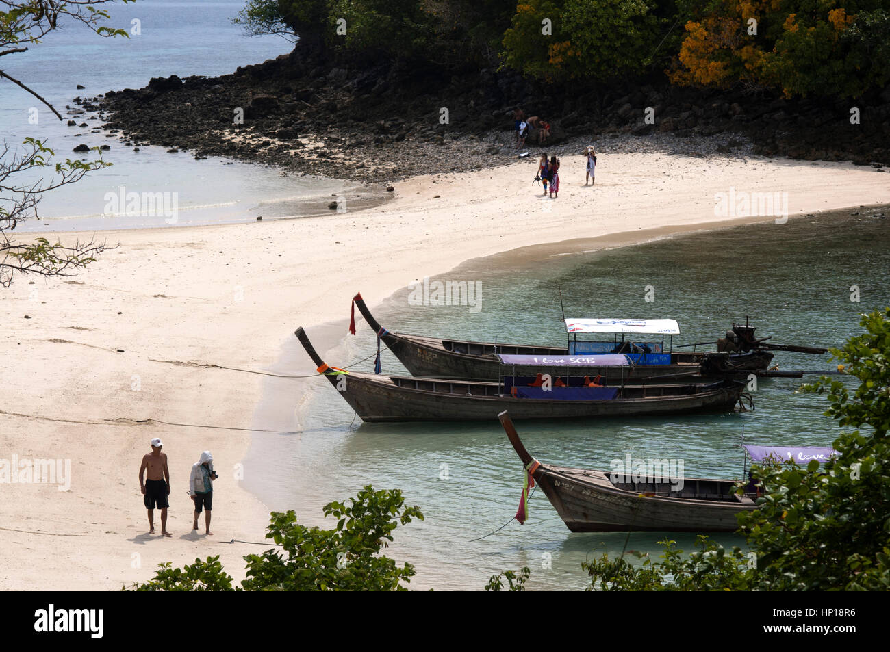 Besucher auf der exotischen weißen Sandstrand Ko Tup Insel vor Ao Nang Thailand.  Ko Poda ist eine Insel vor der West-Küste von Thailand, in der Provinz Krabi, eine Stockfoto