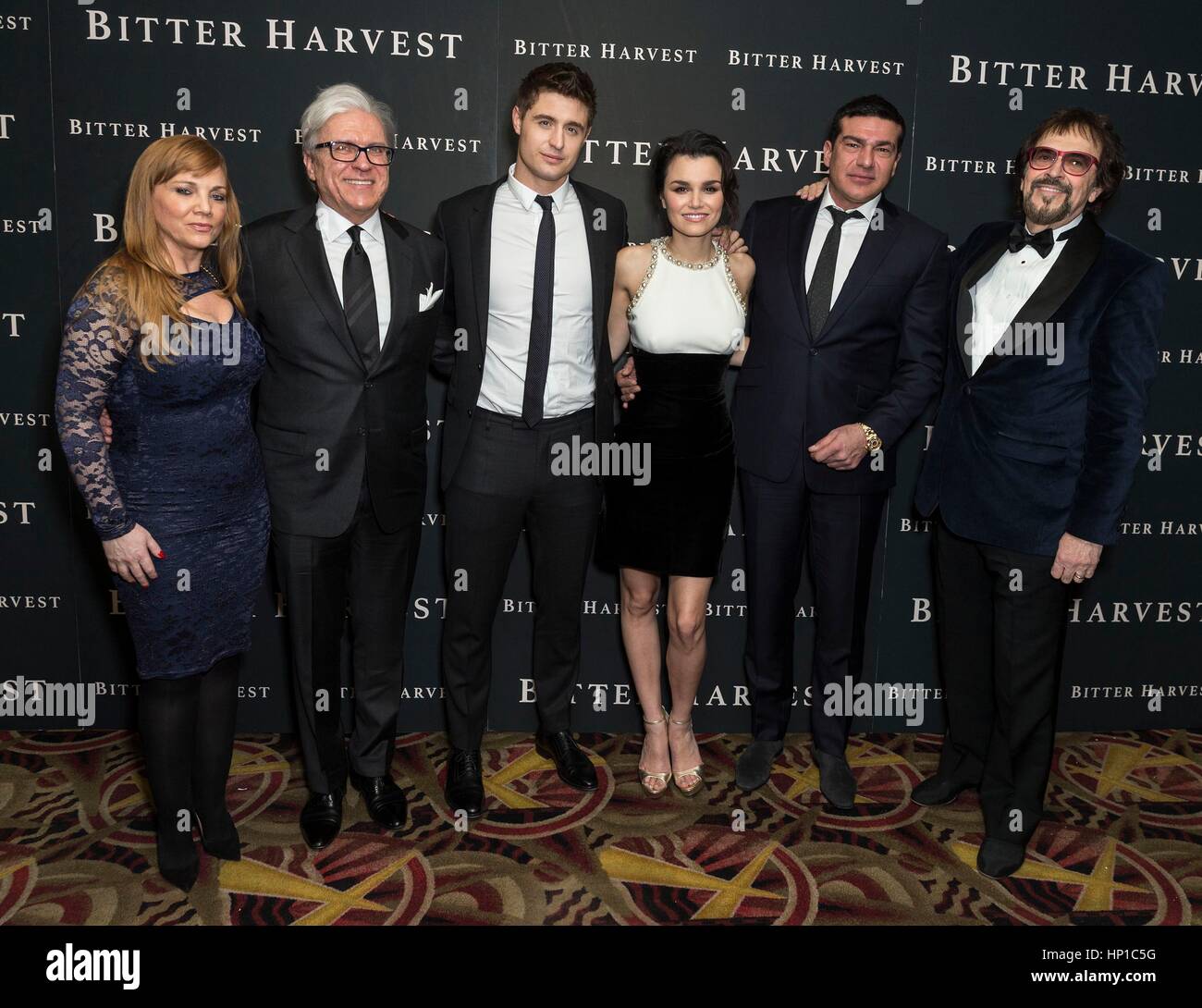 New York, NY, USA. 16. Februar 2017. Camilla Storey, Ian Ihnatowycz, Max Irons, Samantha Barks, Tamer Hassan, George Mendeluk im Ankunftsbereich für BITTER HARVEST Premiere, AMC Loews Lincoln Square, New York, NY 16. Februar 2017. Bildnachweis: Lev Radin/Everett Collection/Alamy Live-Nachrichten Stockfoto