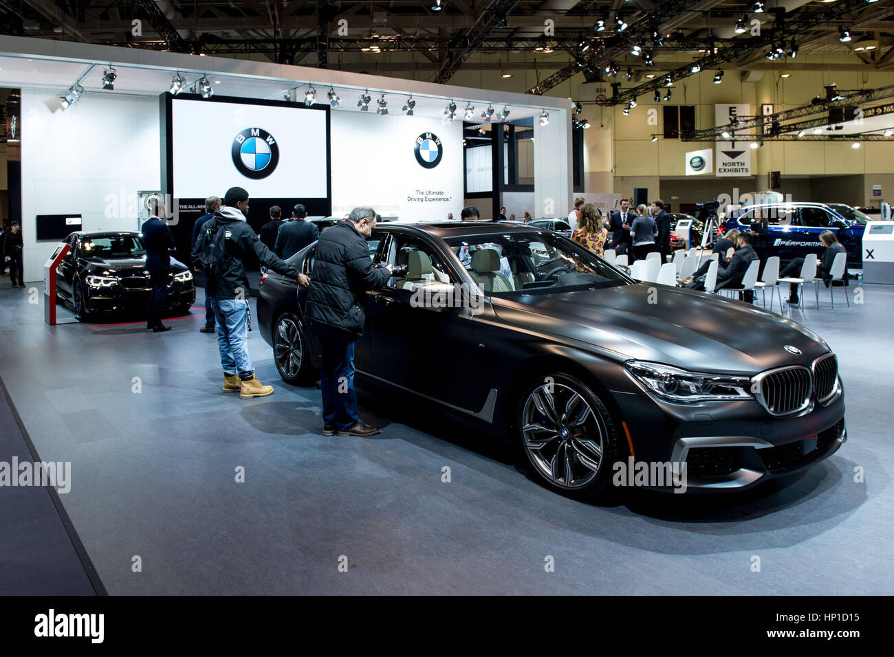 Toronto, Kanada. 16. Februar 2017. BMW auf dem Display während 2017 Canadian International Autoshow Medienvorschau Tag im Toronto Metro Convention Centre. Dominic Chan/EXimages/Alamy Live-Nachrichten Stockfoto
