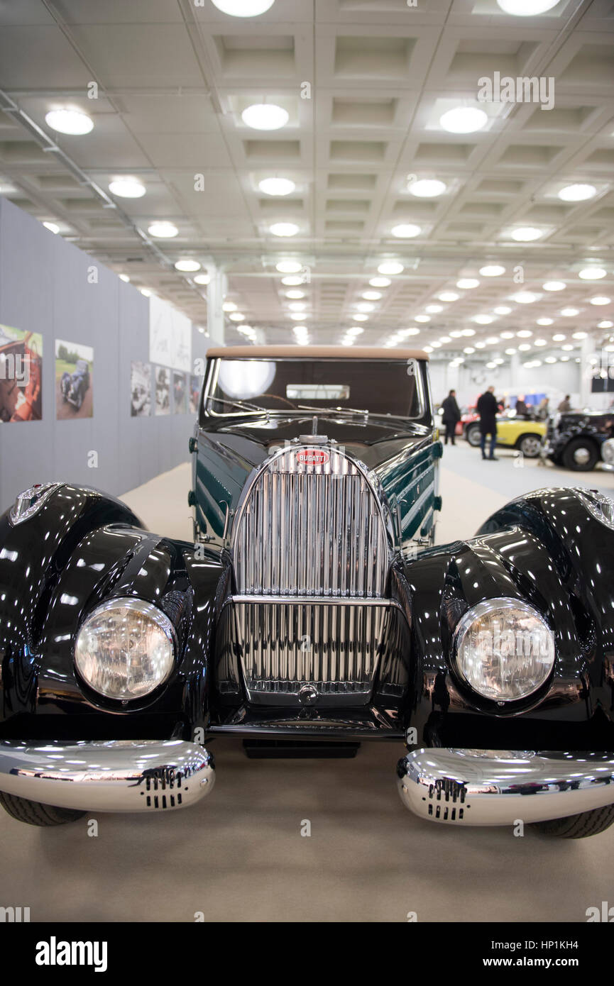 Olympia, London, UK. 17. Februar 2017. Historische Automobile Messe und Auktion Vorschau Tag. Historische Ultra-Luxus-Autos für private Eigentümer und Sammler, die in einer Vielzahl von Autos mit einer COYS-Auktion am Samstag, 18. Februar investieren. Bildnachweis: Malcolm Park Leitartikel/Alamy Live-Nachrichten Stockfoto