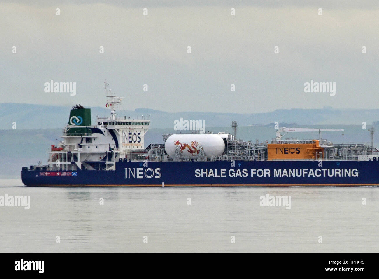 Burntisland, Schottland. 17. Februar 2017. Der Shale Gastanker J S Ineos Insight ab Burntisland an der Mündung der Forth für die Ineos-Anlage in Grangemouth, Website des Unternehmens große Lagermöglichkeit für gebunden importierte Fracking Schiefergas, Credit: Ken Jack/Alamy Live News Stockfoto