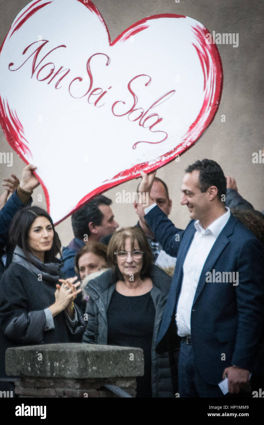 Rom Februry 17, 2017, Demonstration für den Bürgermeister von Rom Viirginia Raggi im Capitol.  Demonstration für Virgina Raggi, Massen von Anhängern in der Capitol Square Stockfoto