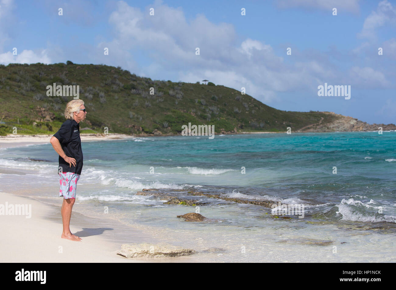 Neckar-Insel, Karibik, British Virgin Islands. 19. November 2014. Sir Richard Branson am Strand während einer Pause in der Tennis-Aktion auf Necker Island. Bildnachweis: Mark Greenberg/ZUMA Draht/Alamy Live-Nachrichten Stockfoto