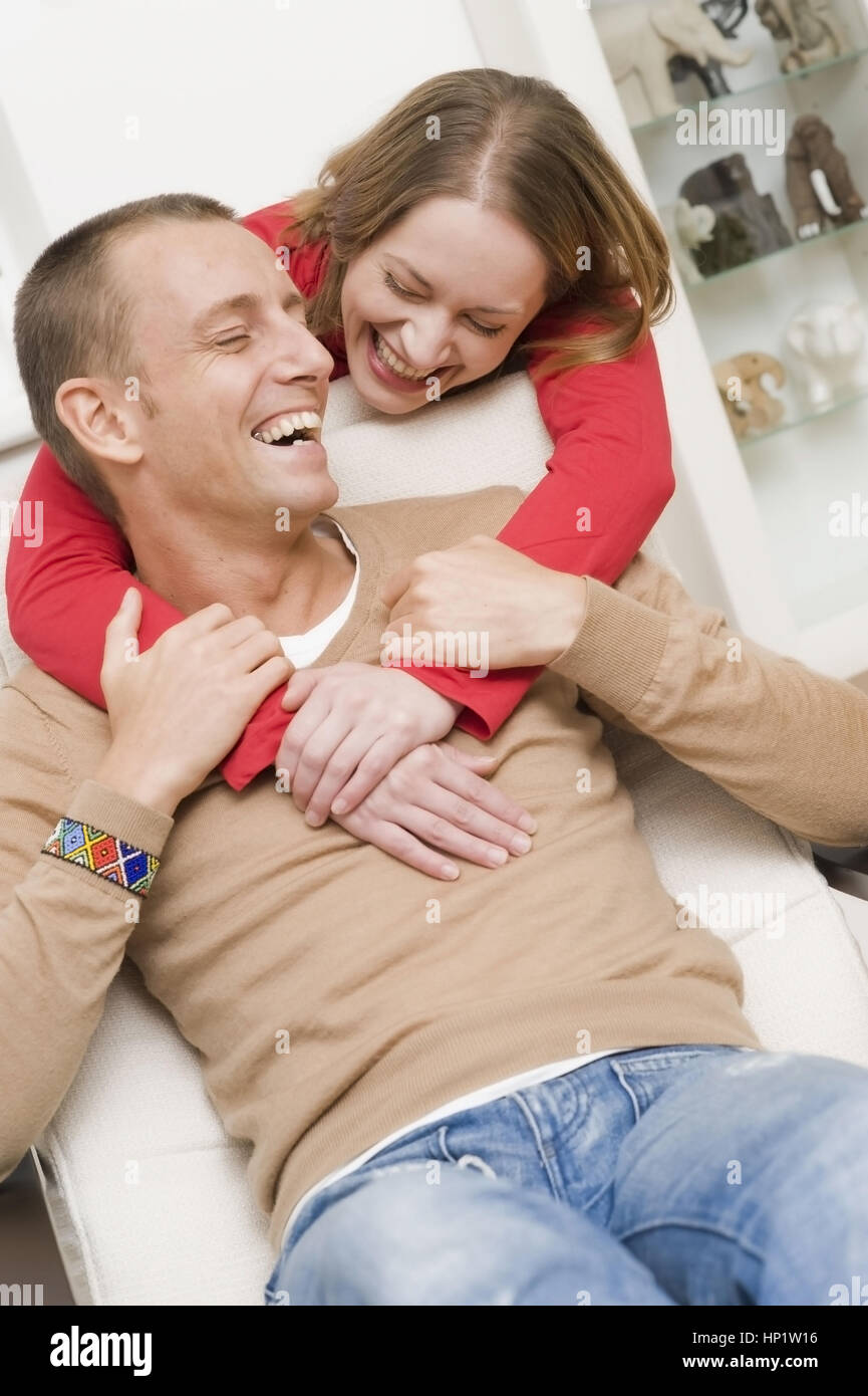 Model Release, Froehliches, Junges Paar Zuhause - Glück, jungen Paar zu Hause Stockfoto
