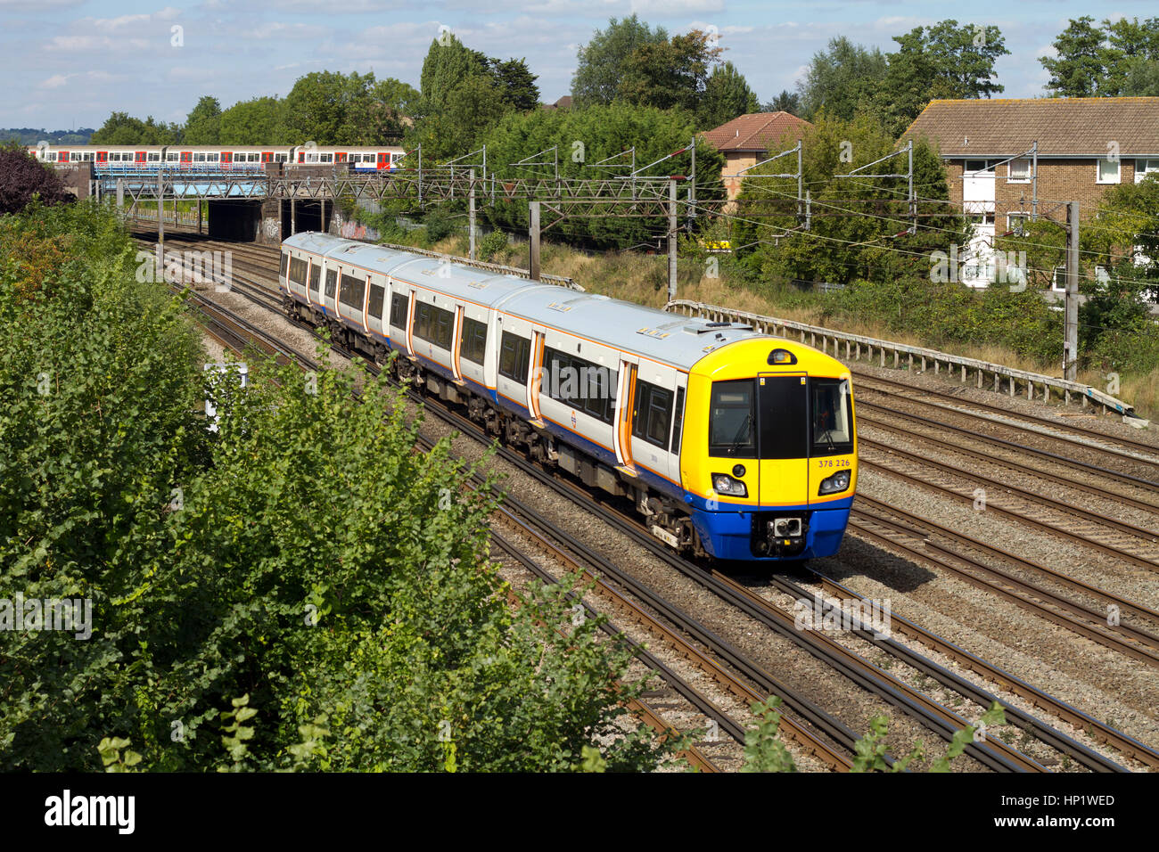 Klasse 378 Capitalstar Elektrischer Triebzug betrieben von London Overground, Südafrika Kenton im Norden von London. Stockfoto
