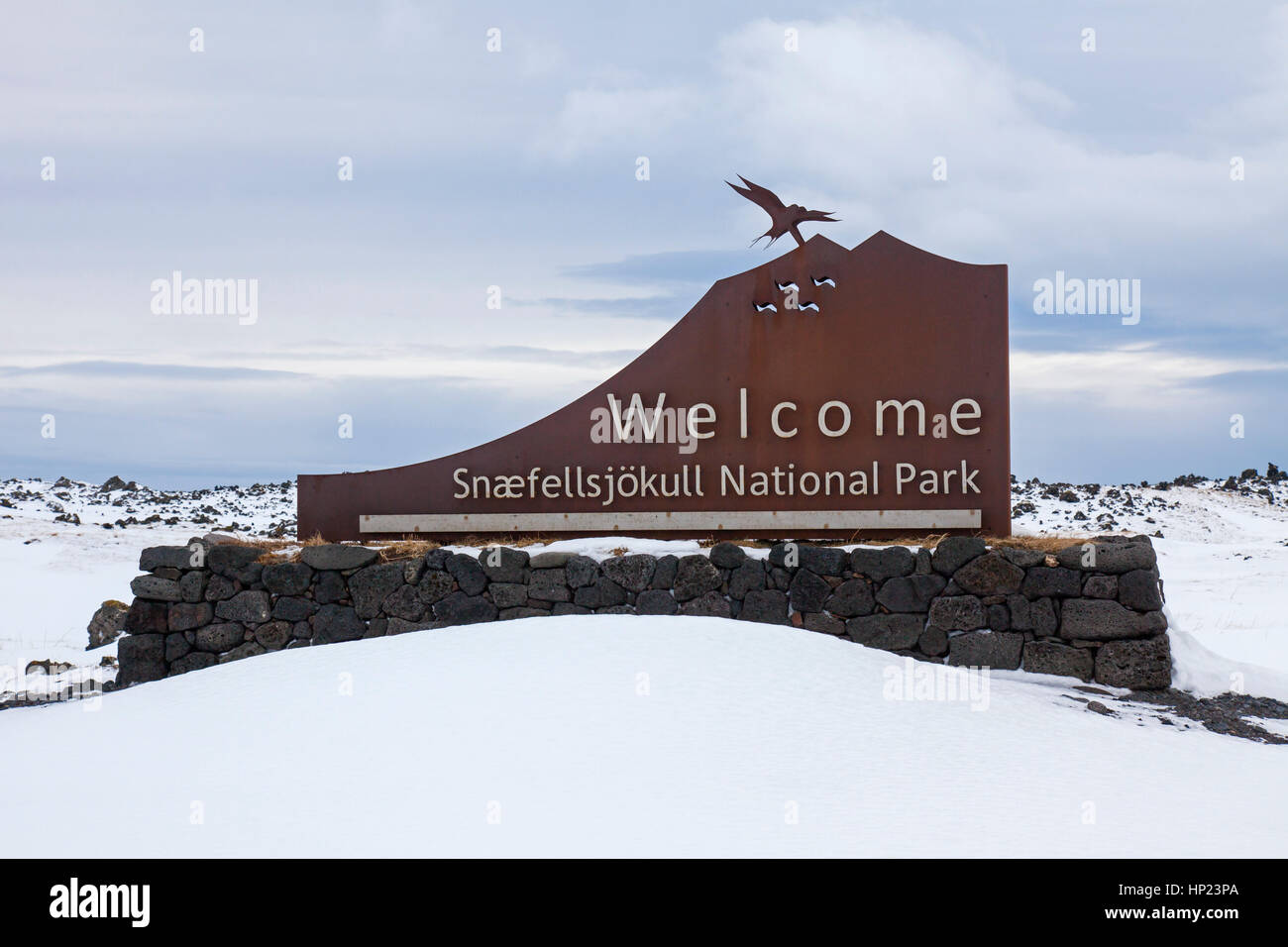 Eingangsschild der Snæfellsjökull Nationalpark im Winter auf der Halbinsel Snæfellsnes auf Island Stockfoto