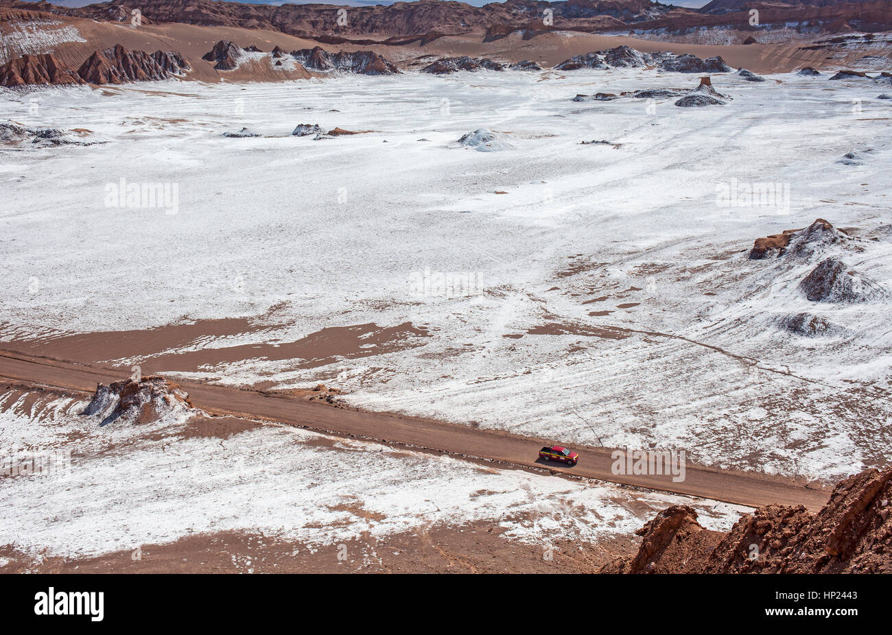 Luftaufnahme, Valle de la Luna (Tal des Mondes) und Salz auf dem Boden abgelagert, Atacama Wüste. Region Antofagasta. Chile Stockfoto