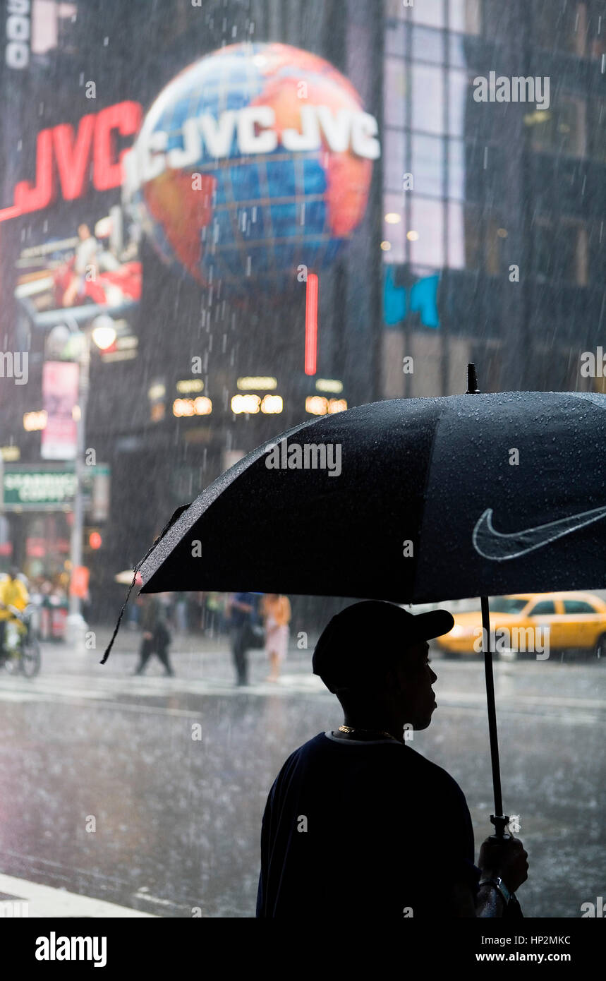 Regen Sie auf dem Times Square, New York City, USA Stockfoto