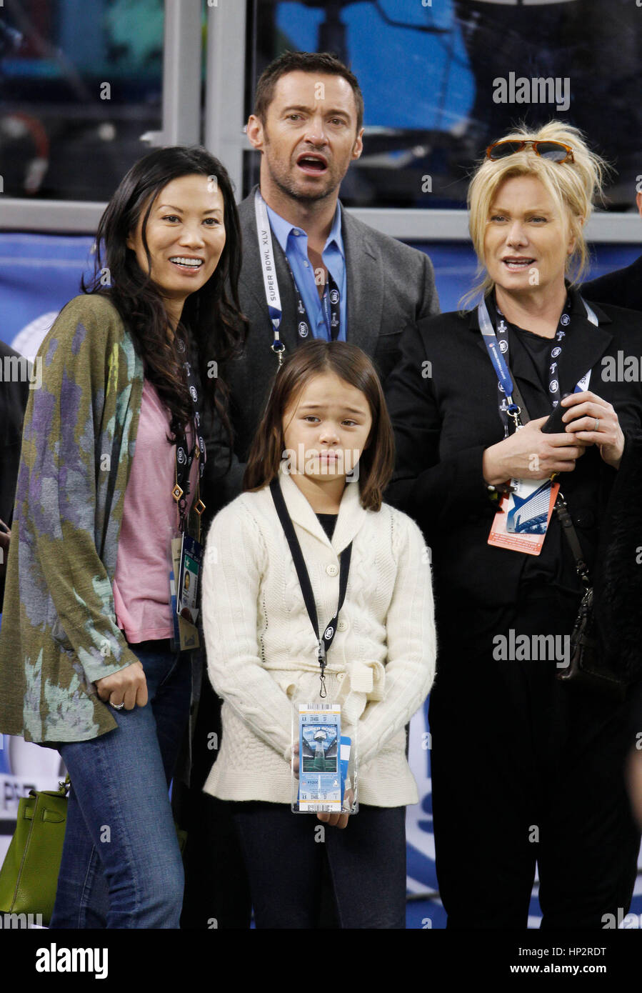 Wendi Murdoch mit ihrer Tochter Grace Murdoch, Hugh Jackman und Deborra-Lee Furness beim Super Bowl XLV Fußballspiel in Arlington, Texas am 6. Februar 2011. Foto von Francis Specker Stockfoto