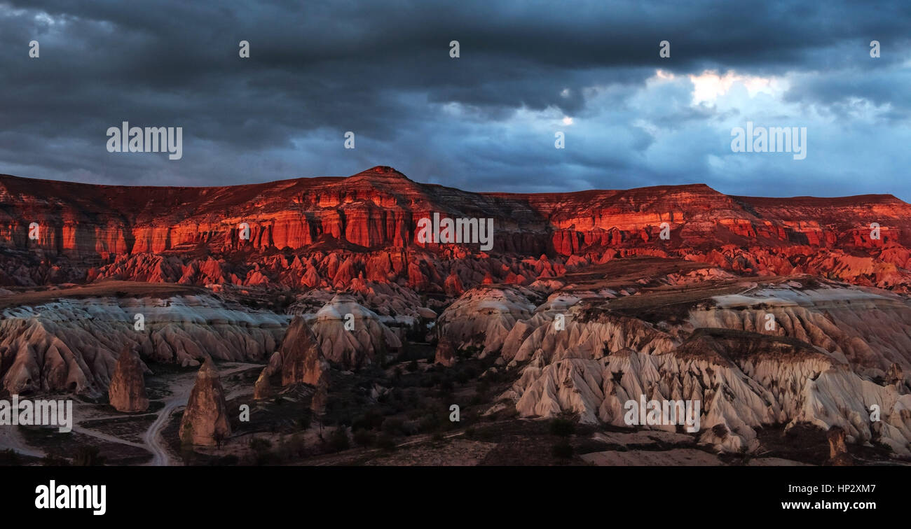 Panorama der einzigartigen geologischen Formationen in Kappadokien, Türkei. Stockfoto