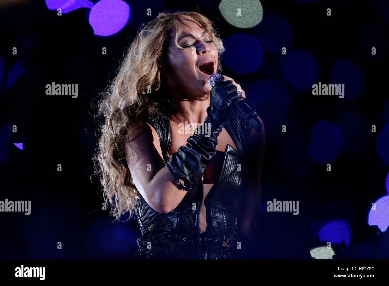 Beyonce führt bei der Halbzeit-Show beim Super Bowl XLVII in New Orleans, Louisiana, 3. Februar 2013. Foto von Francis Specker Stockfoto