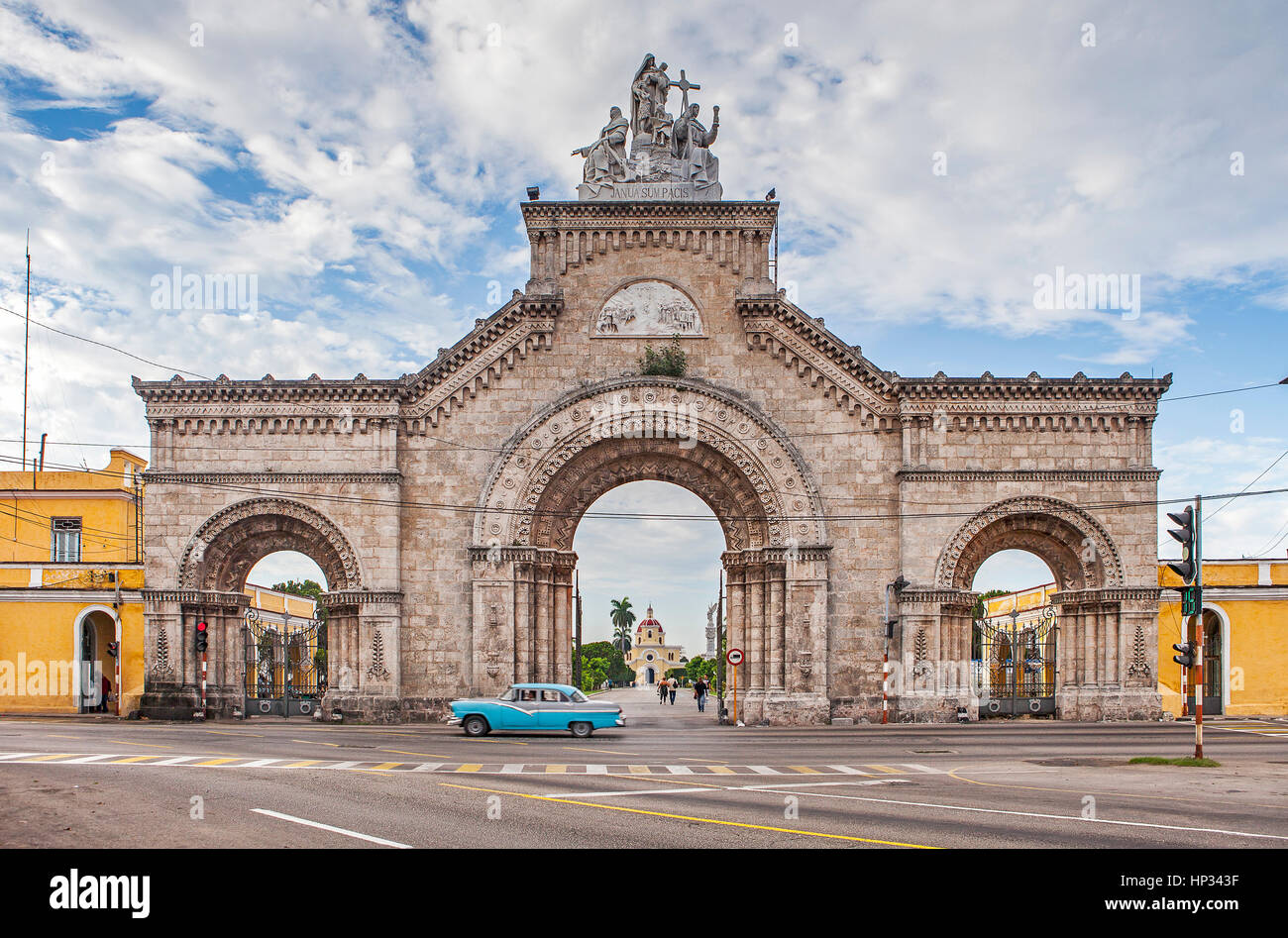 Haupttor, Cementerio Cristobal Colon, Dickdarm Friedhof, La Habana, Kuba Stockfoto