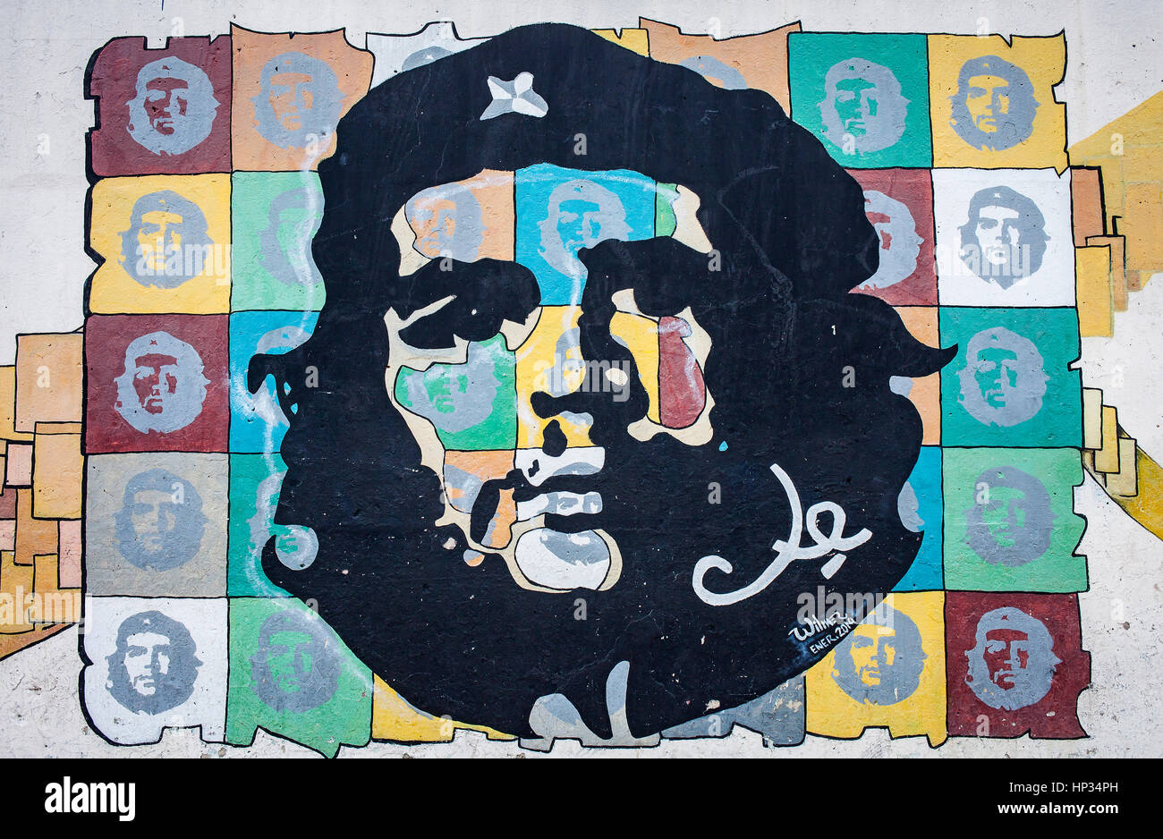 Politischer Propaganda, Gesicht von Che Guevara, gemalt auf einer Straße Wand, La Habana, Kuba Stockfoto