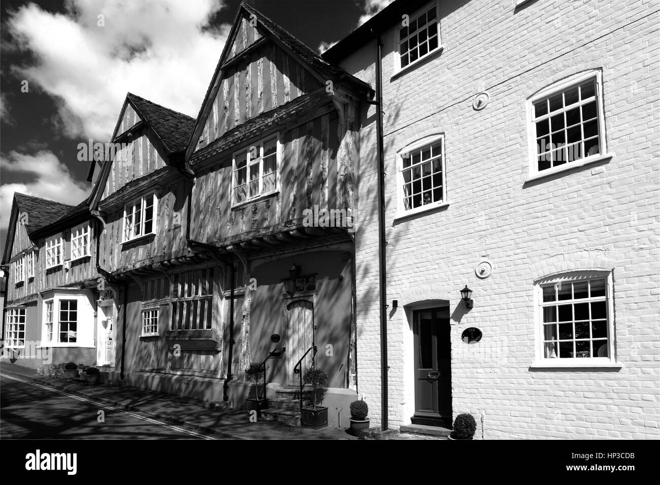 Sommer, August, September, bunten Fachwerk erbaute reetgedeckte Cottages, lavenham Dorf, Suffolk County, England, Großbritannien. Stockfoto