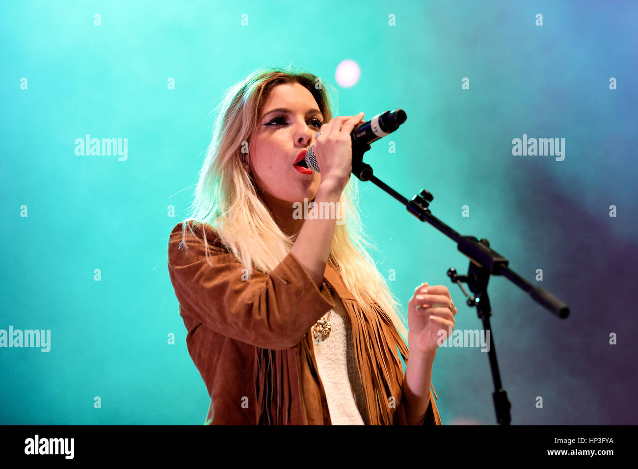 BARCELONA - 23 Mai: Sweet Kalifornien (Girl-Band) in Konzert im Primavera Pop Festival von Los 40 Principales am 23. Mai 2014 in Barcelona, Spanien. Stockfoto