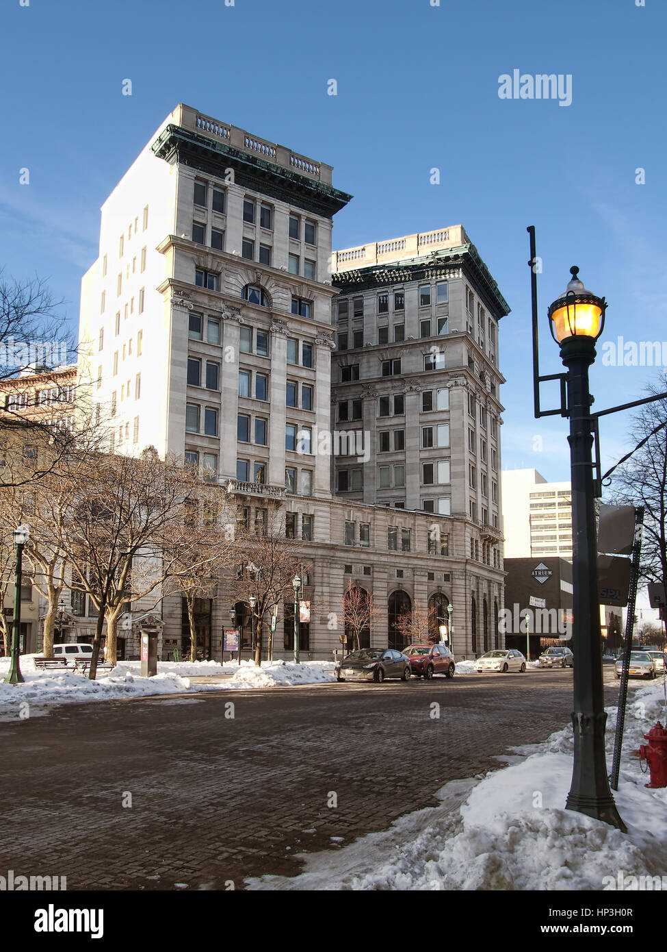 Syracuse, New York, USA. 18. Februar 2017. Das M & T Bankgebäude, formal die Onondaga County Savings Bank, erbaut im Jahre 1896. Der Erie-Kanal lief einmal ich Stockfoto