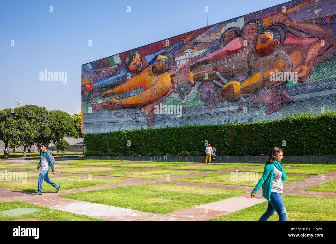 "El Pueblo a la Universidad, la Universidad al Pueblo Por Una Cultura Nacional Neohumanista de Profundidad Mitarbeiter Wandgemälde von David Alfaro Siqueiros, Stockfoto